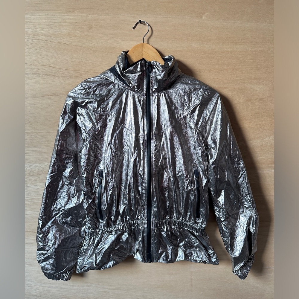 Lululemon Stronger as‎ One Jacket *lululemon X Barrys
Titanium Foil